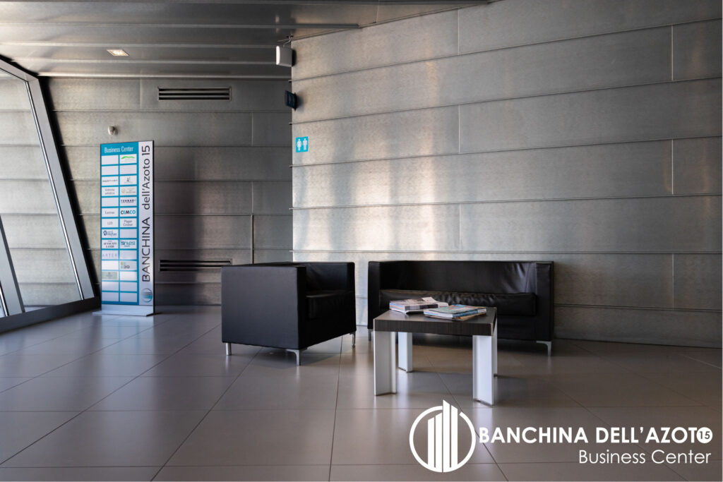 Foto dell'area lounge destinata alla ricezione clienti
