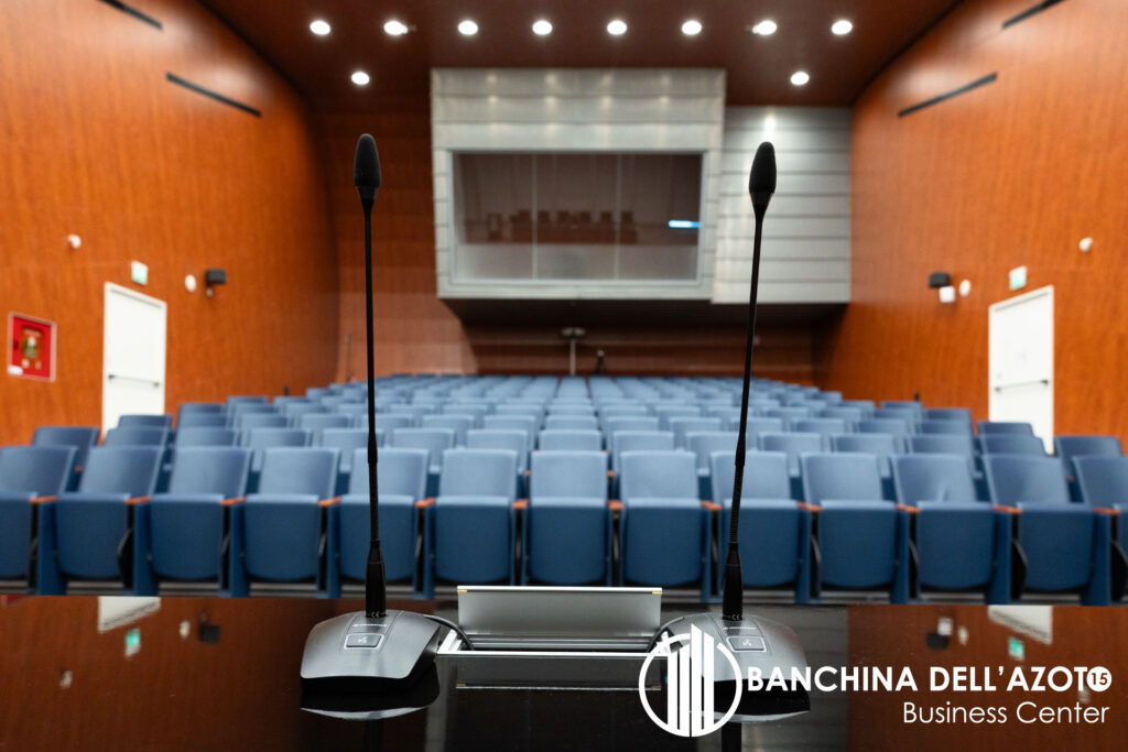 Vista salla console della sala congressi professionale